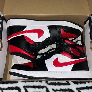 Air Jordan 1 MID Black/Fire Red/White One time wear size 9